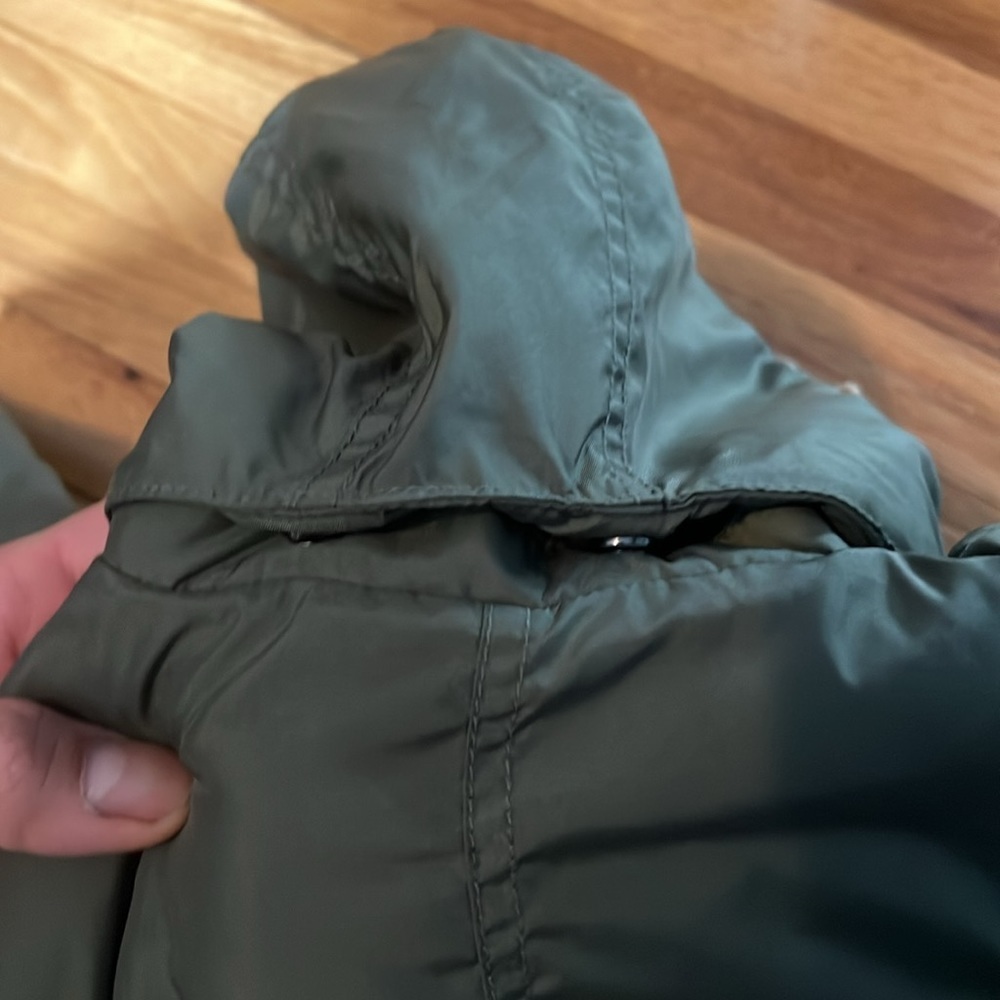 H&M military / olive green winter coat with detachable hood. Size 5-6Y - Picture 7 of 11